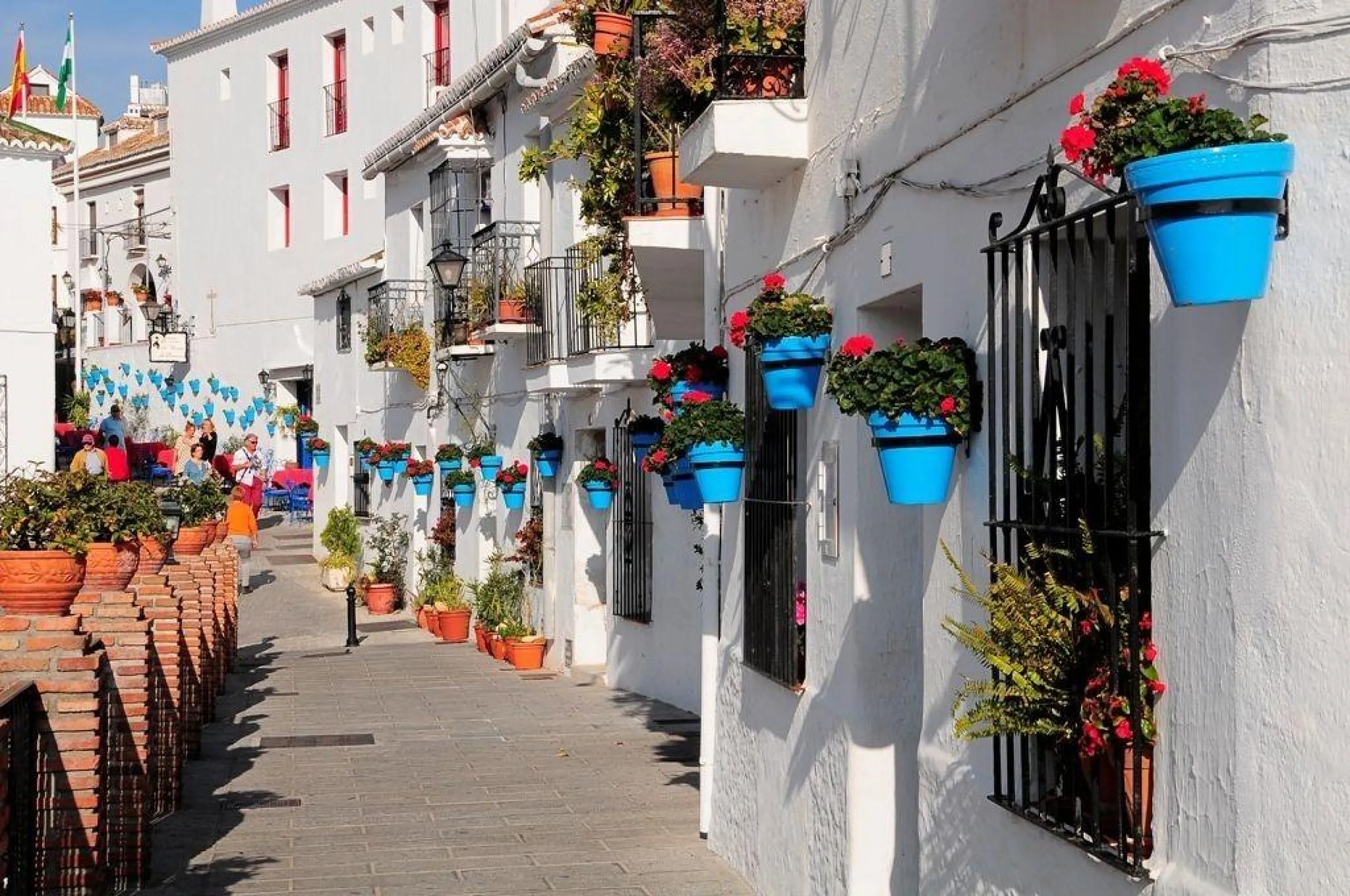 New Sea View Apartments in Mijas, Málaga – Modern Living on the Costa del Sol& & Discover this exclusive new development of 54 modern apartments with 2 and 3 bedrooms, perfectly located between La Cala de Mijas and Fuengirola. Designed to maximise n