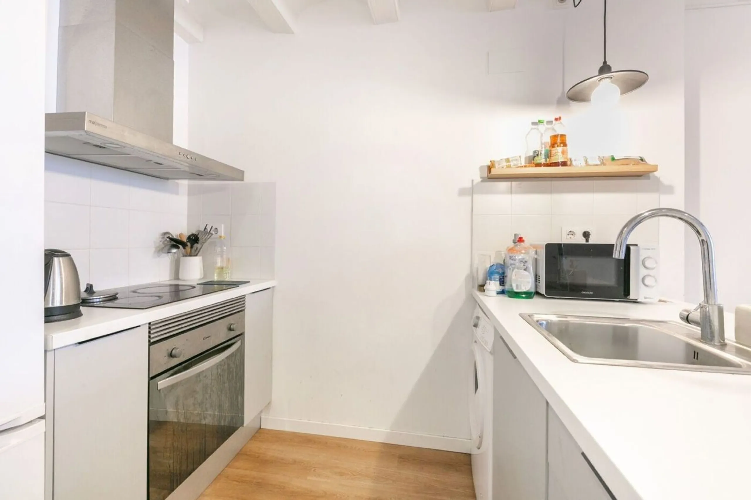 Fully equipped renovated apartment on Calle Pedreres, Poble Sec, Barcelona