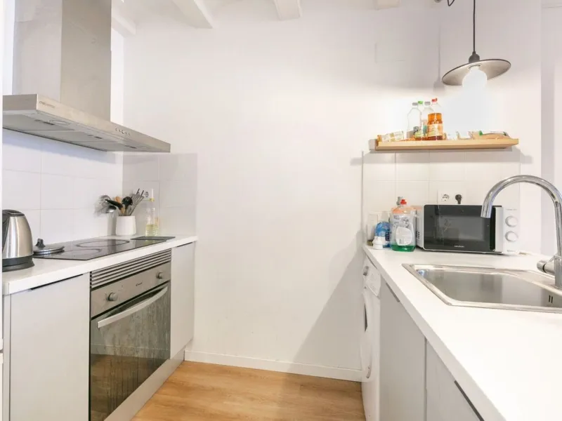 Fully equipped renovated apartment on Calle Pedreres, Poble Sec, Barcelona