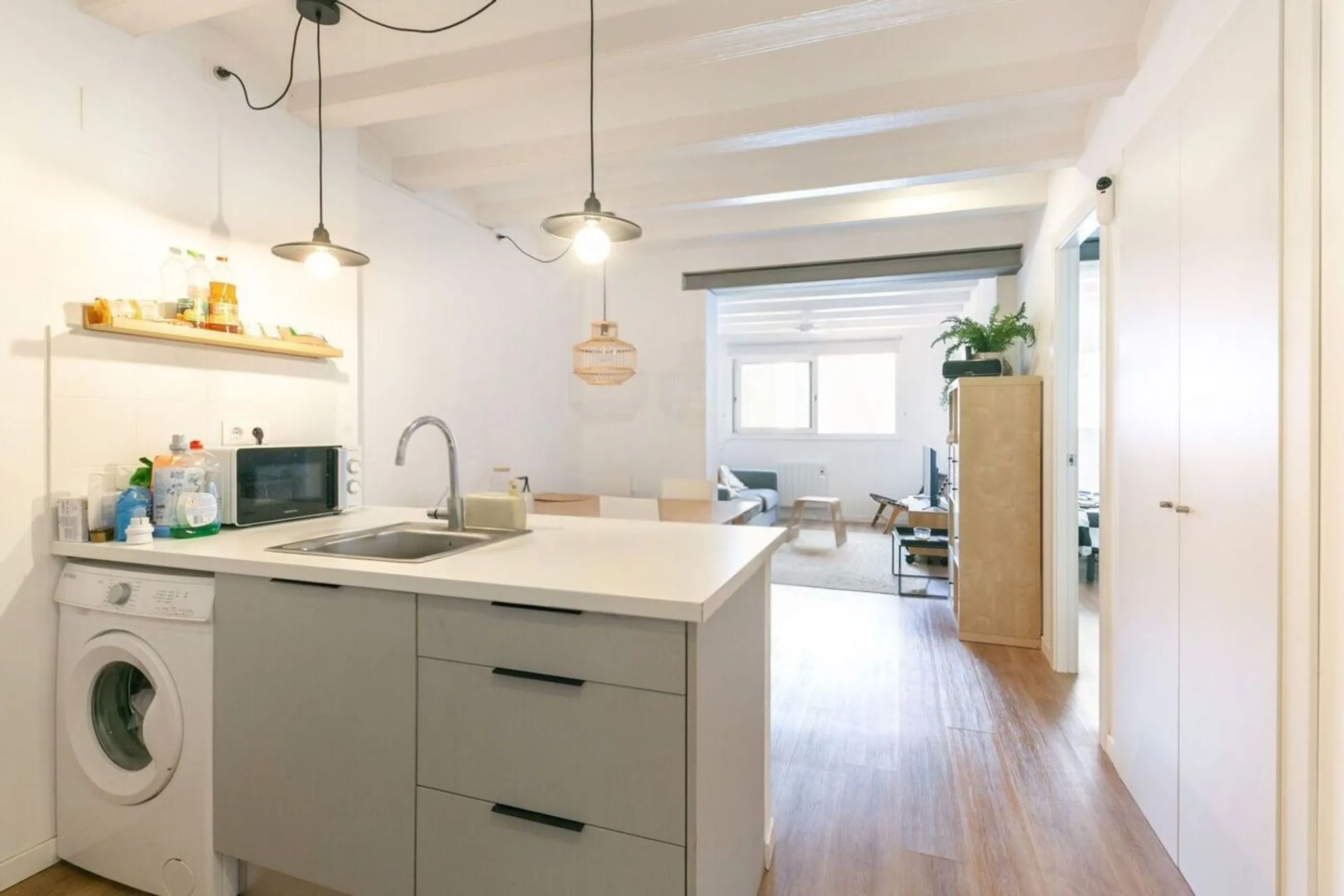 Fully equipped renovated apartment on Calle Pedreres, Poble Sec, Barcelona