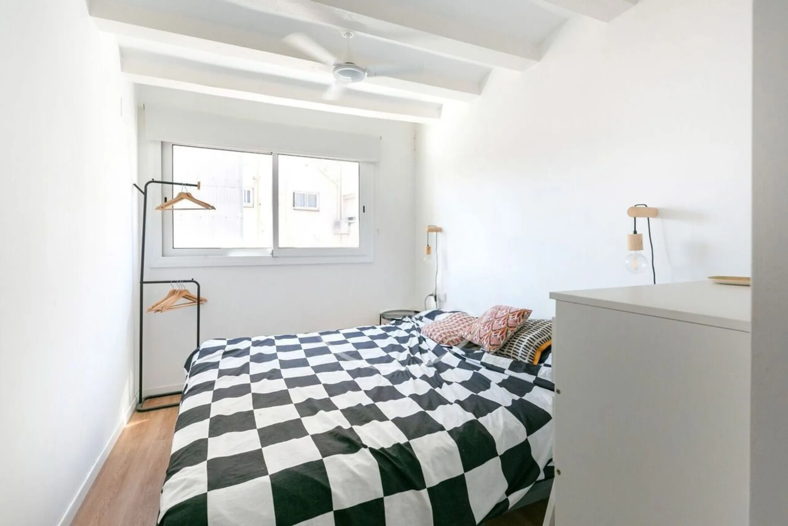 Fully equipped renovated apartment on Calle Pedreres, Poble Sec, Barcelona