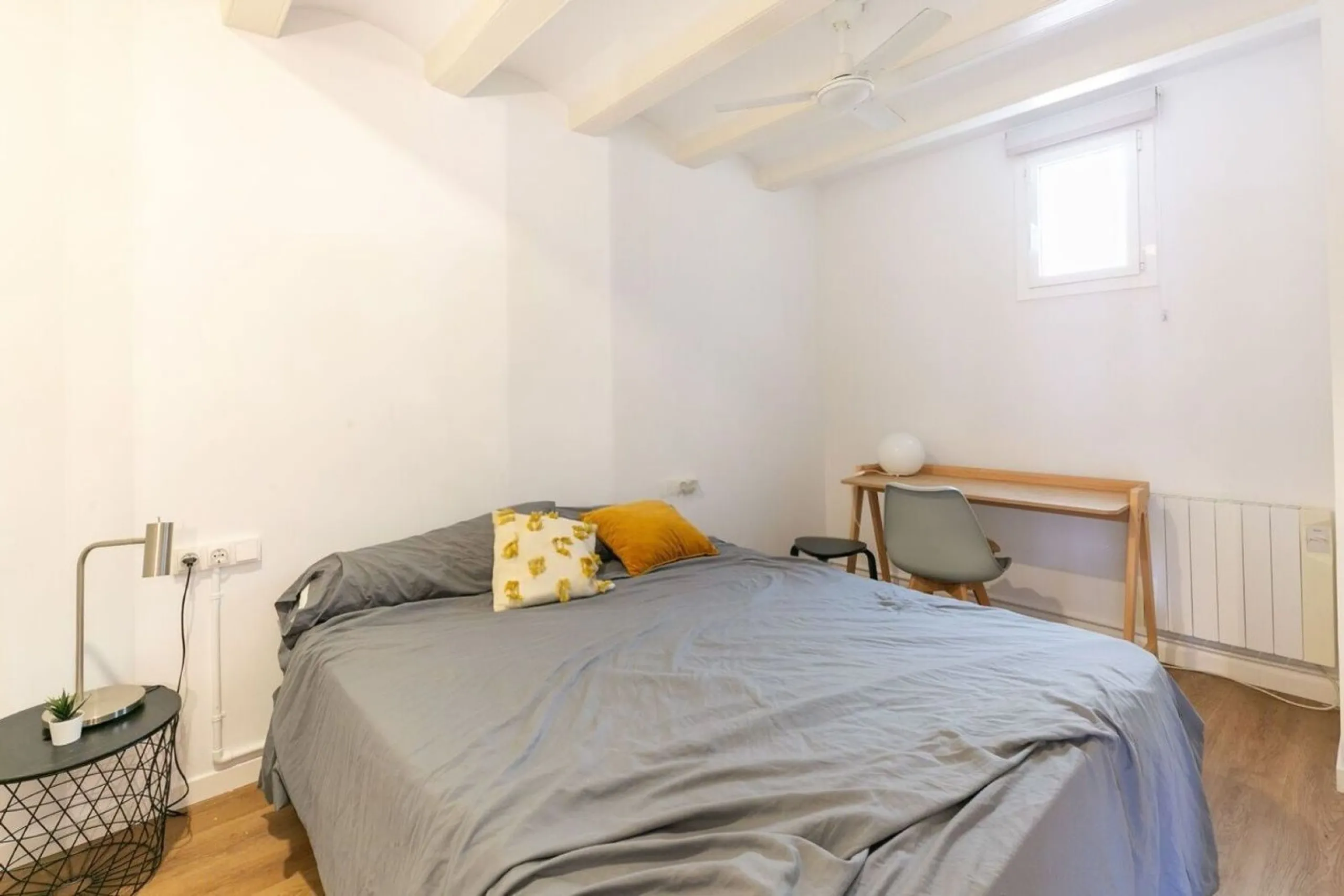 Fully equipped renovated apartment on Calle Pedreres, Poble Sec, Barcelona