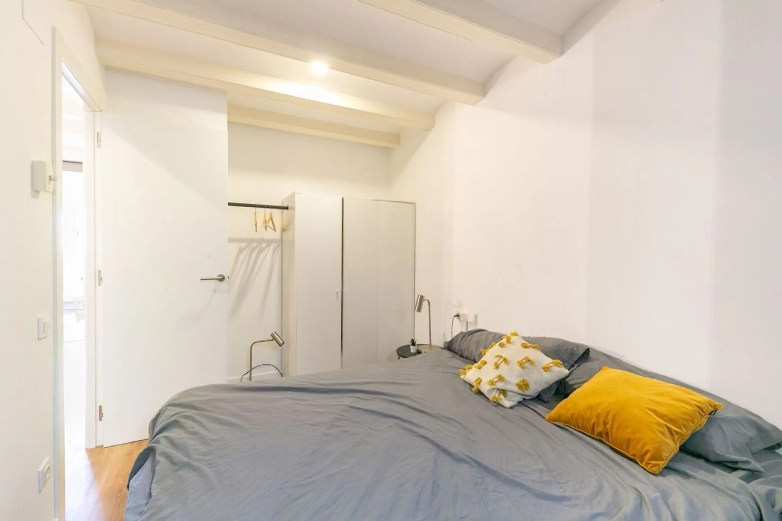 Fully equipped renovated apartment on Calle Pedreres, Poble Sec, Barcelona