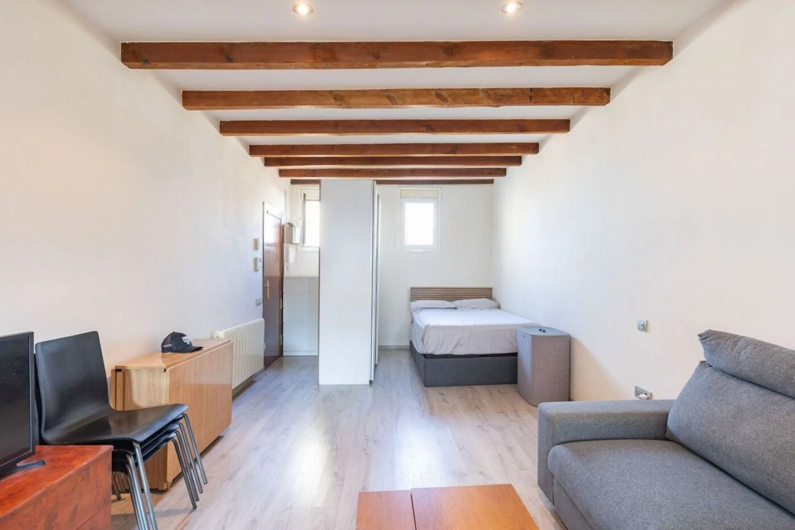 Bright penthouse with terrace in Sant Antoni, Barcelona