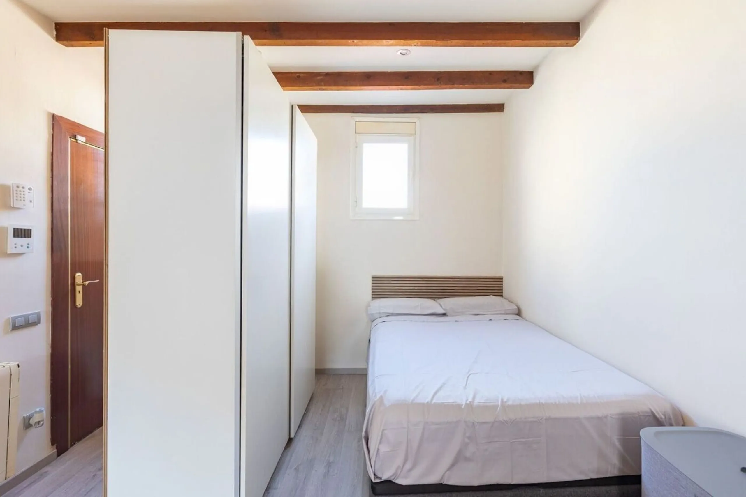 Bright penthouse with terrace in Sant Antoni, Barcelona