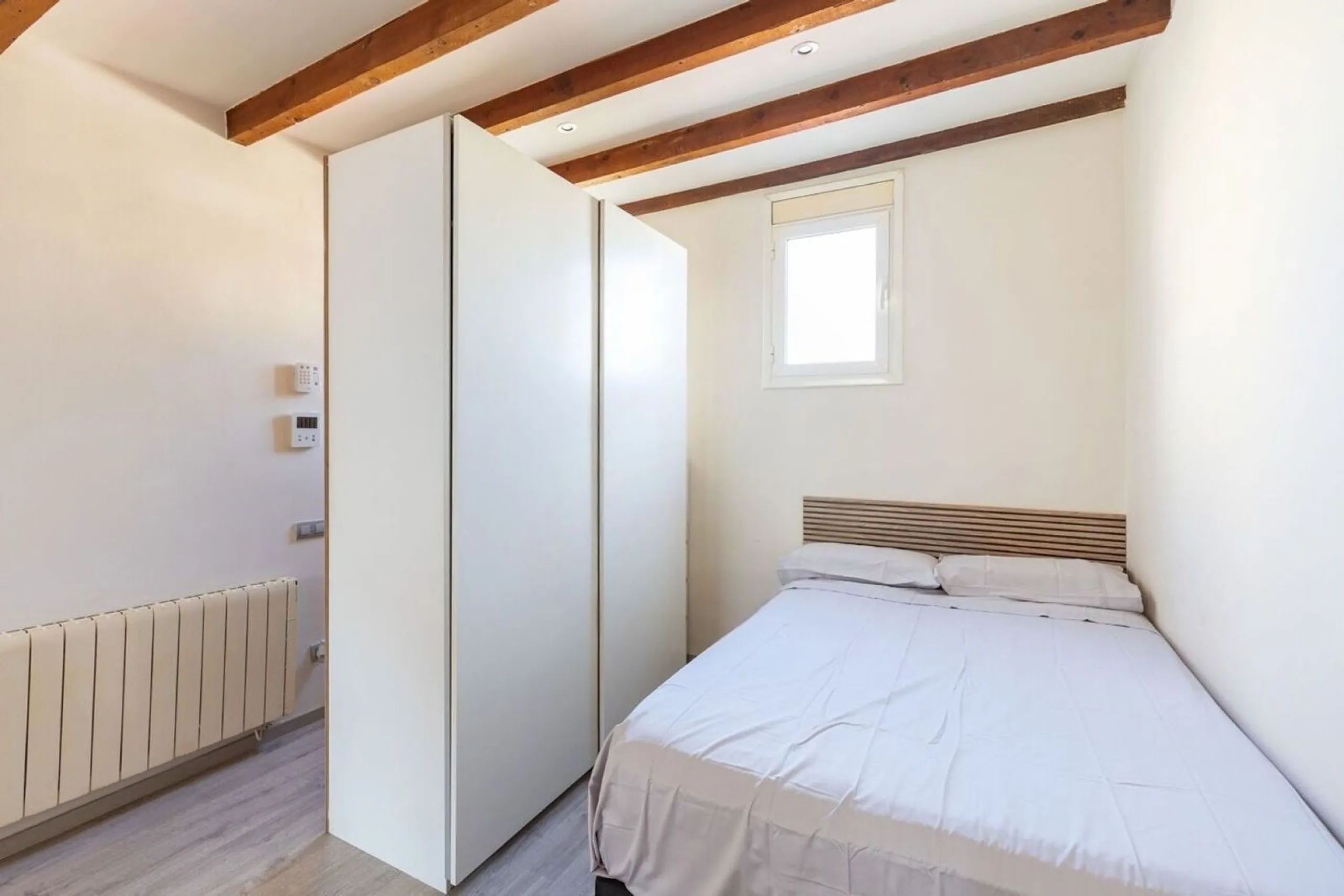 Bright penthouse with terrace in Sant Antoni, Barcelona