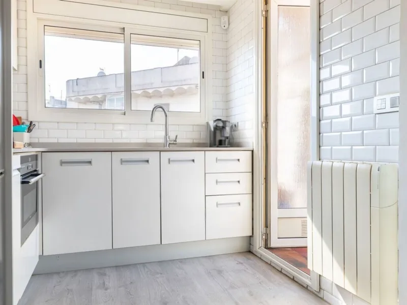 Bright penthouse with terrace in Sant Antoni, Barcelona