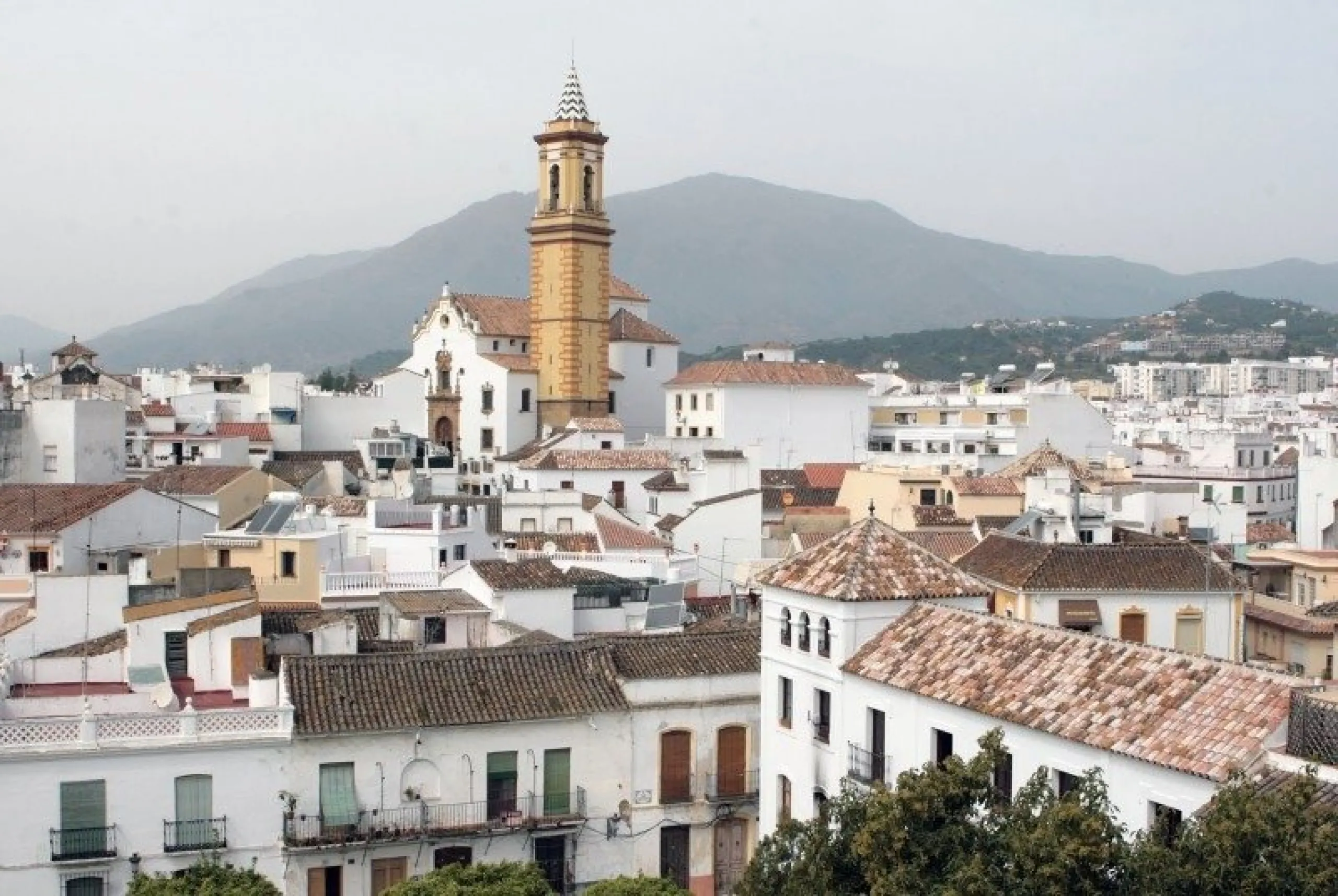 NEW BUILD RESIDENTIAL COMPLEX IN ESTEPONA& &  New Build residential complex in Estepona consist of 54 properties.& You can choose 2 and 3 bedrooms options and different types: ground floors, mid-level floors and penthouses, so you can feel the li