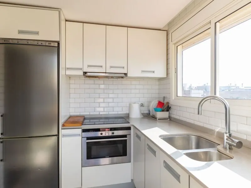 Bright penthouse with terrace in Sant Antoni, Barcelona