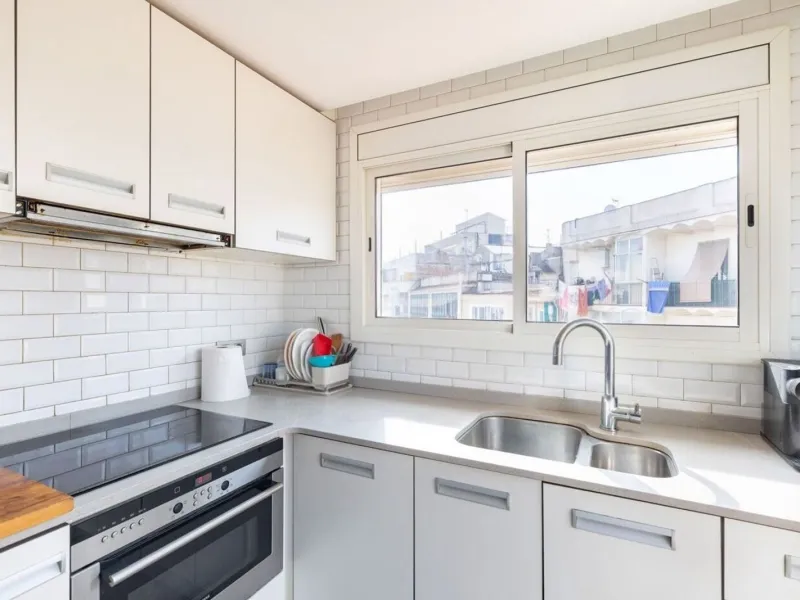 Bright penthouse with terrace in Sant Antoni, Barcelona