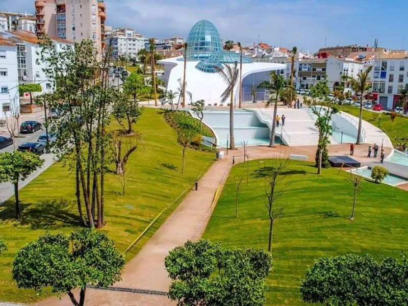 NEW BUILD RESIDENTIAL COMPLEX IN ESTEPONA& &  New Build residential complex in Estepona consist of 54 properties.& You can choose 2 and 3 bedrooms options and different types: ground floors, mid-level floors and penthouses, all with sea views, so