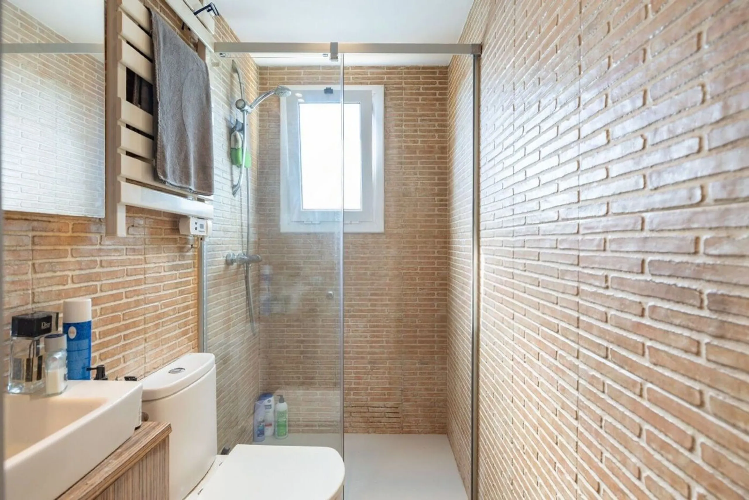 Bright penthouse with terrace in Sant Antoni, Barcelona