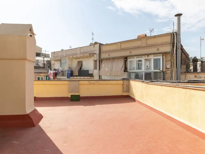 Bright penthouse with terrace in Sant Antoni, Barcelona
