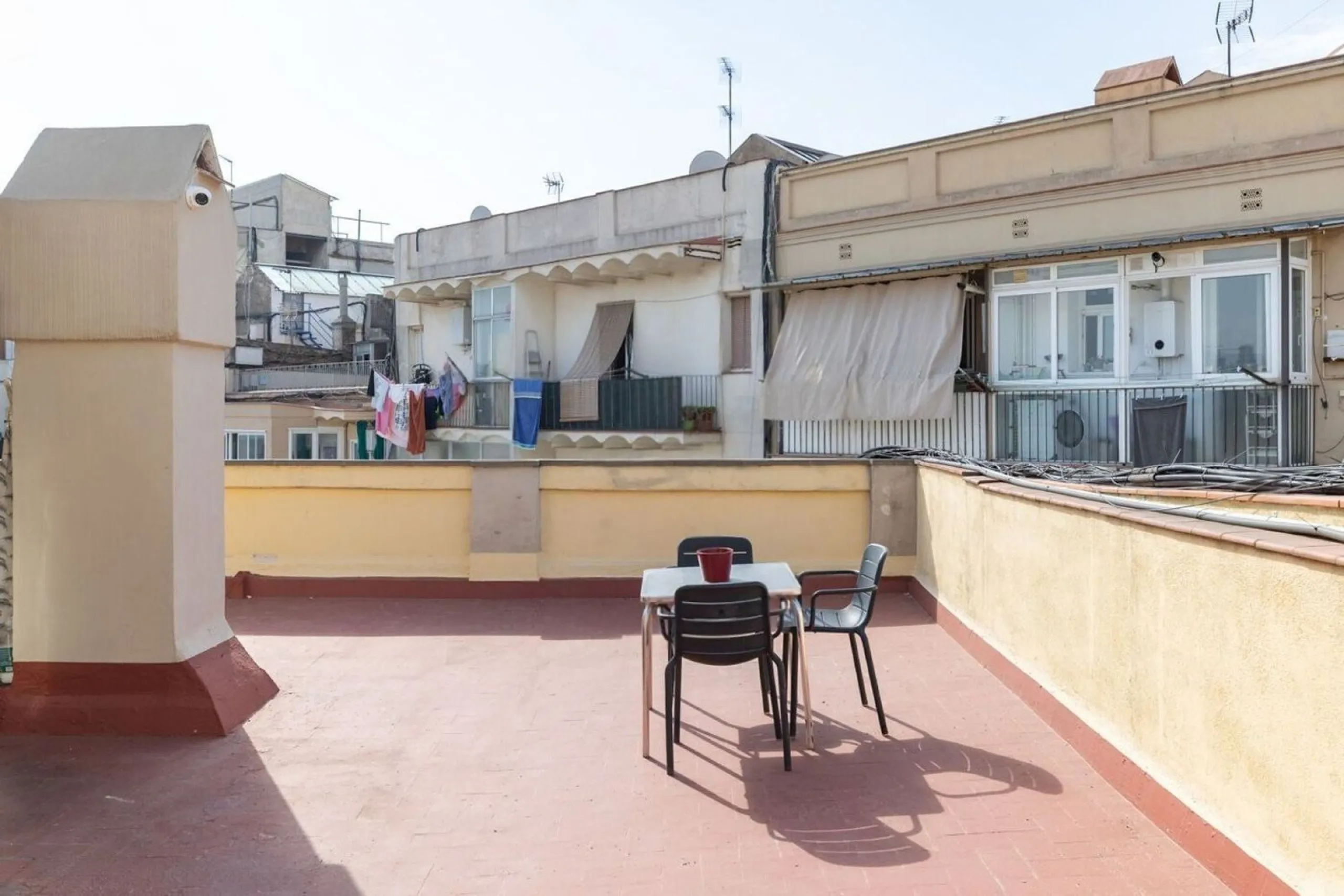 Bright penthouse with terrace in Sant Antoni, Barcelona