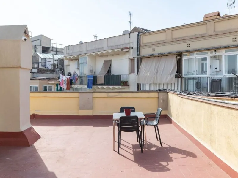 Bright penthouse with terrace in Sant Antoni, Barcelona