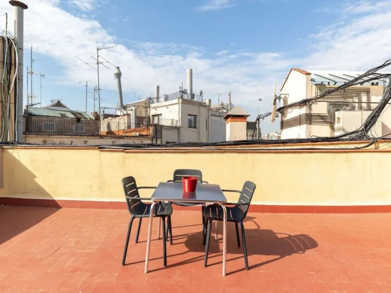 Bright penthouse with terrace in Sant Antoni, Barcelona