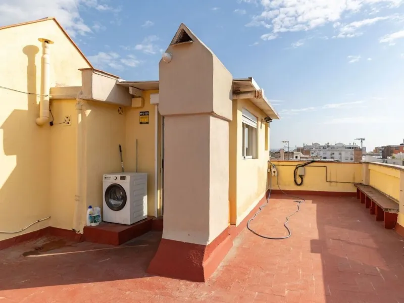 Bright penthouse with terrace in Sant Antoni, Barcelona