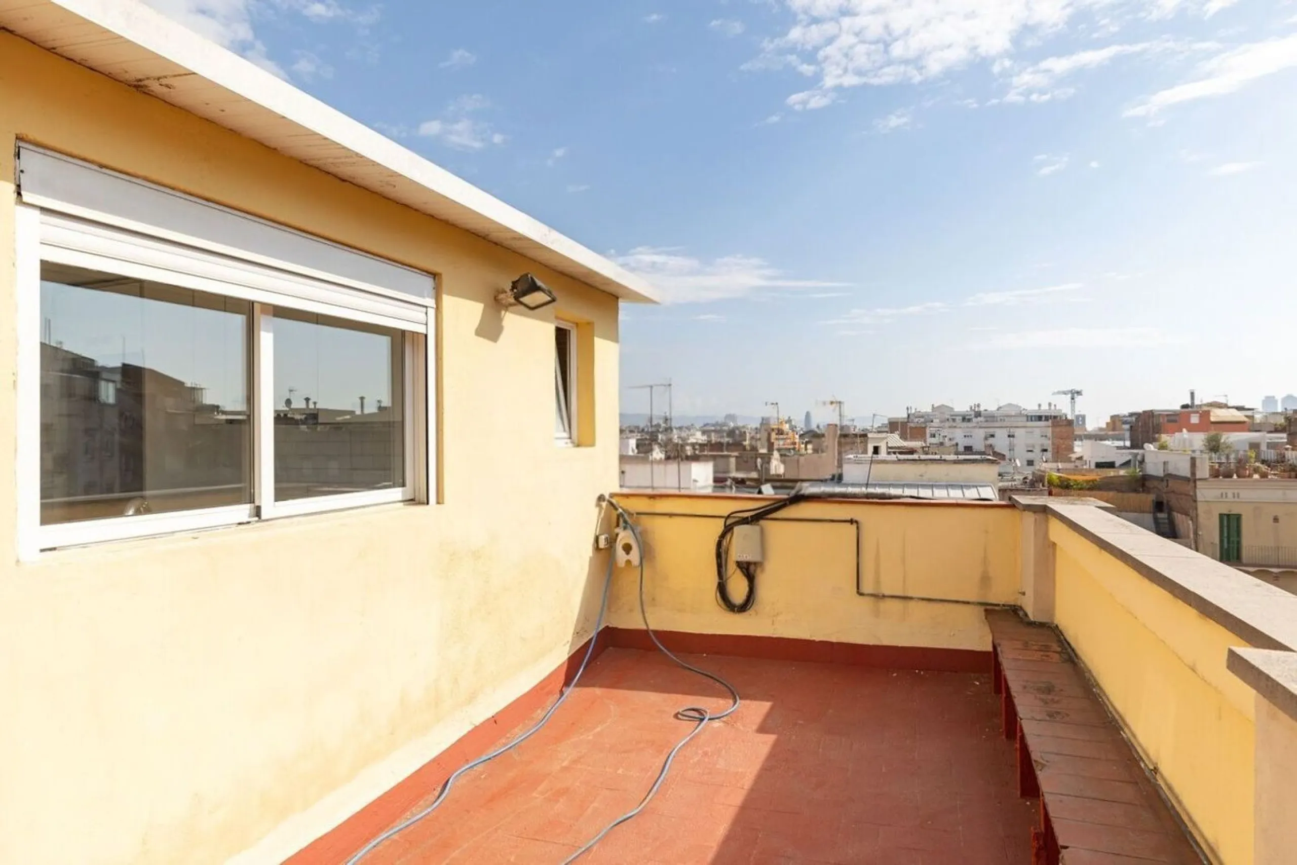 Bright penthouse with terrace in Sant Antoni, Barcelona