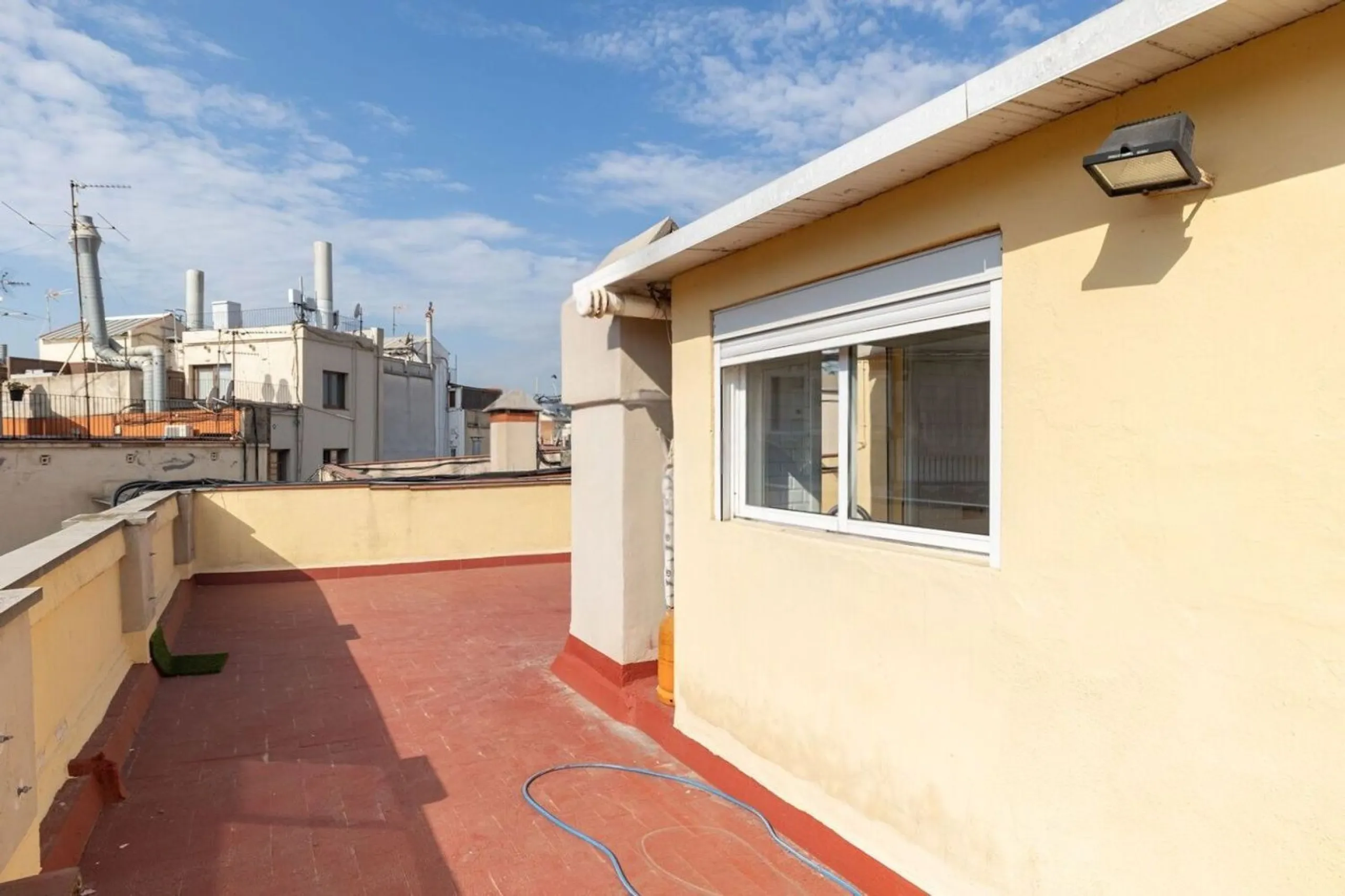 Bright penthouse with terrace in Sant Antoni, Barcelona