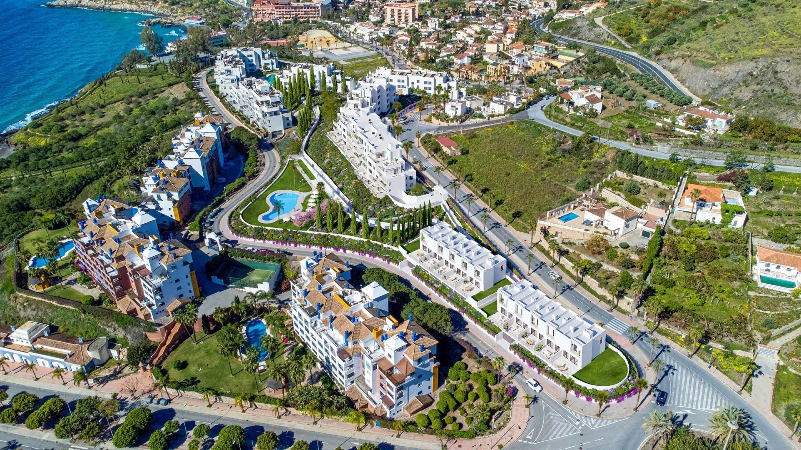 New Build Homes in Almuñécar, Costa Tropical – Just 300 Meters from the Beach& & Discover your new home by the sea in one of the most desirable areas of the Costa Tropical. This exclusive new development in Almuñécar offers modern living just 300 me