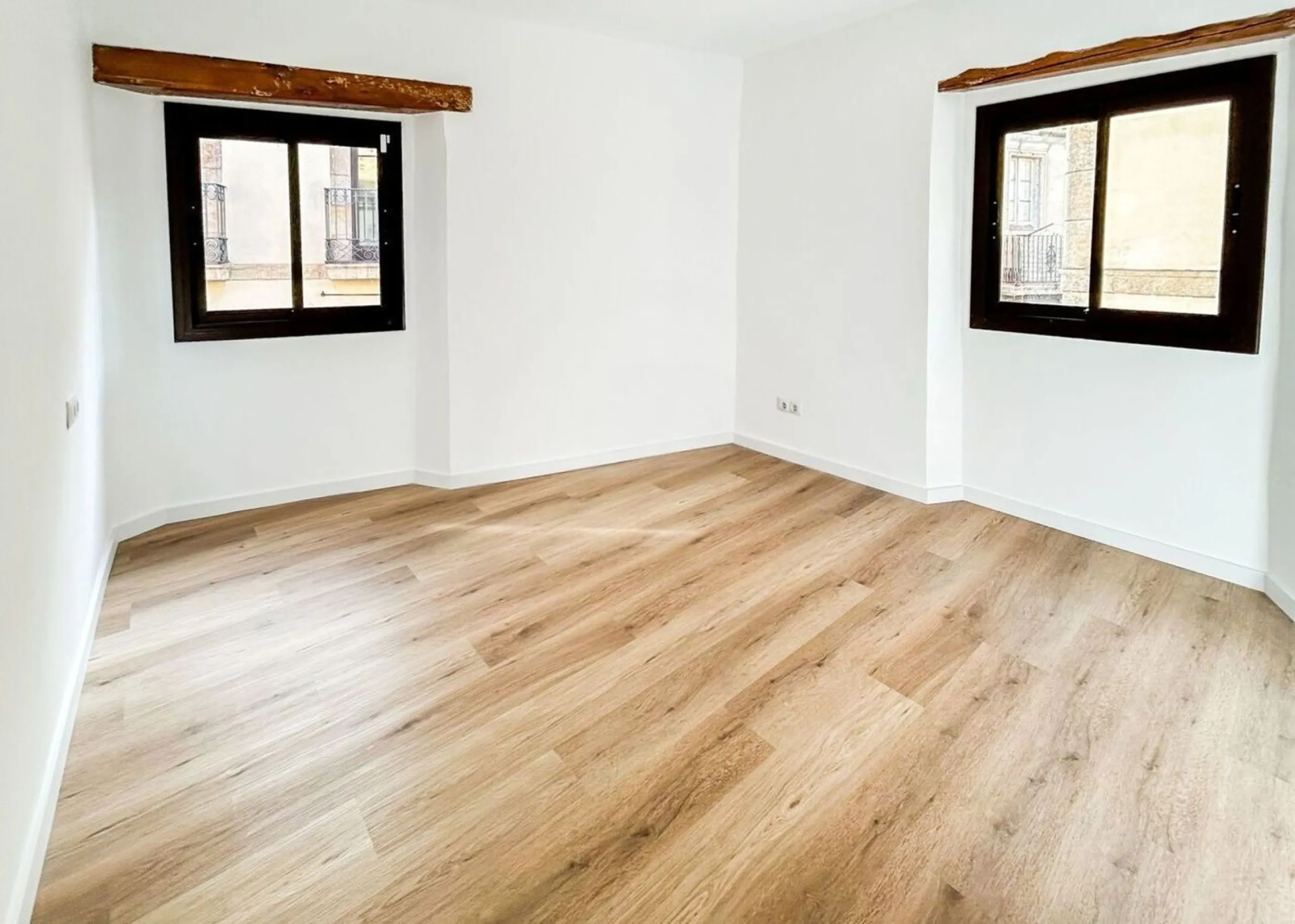 Renovated apartment with private terrace in El Born, Barcelona
