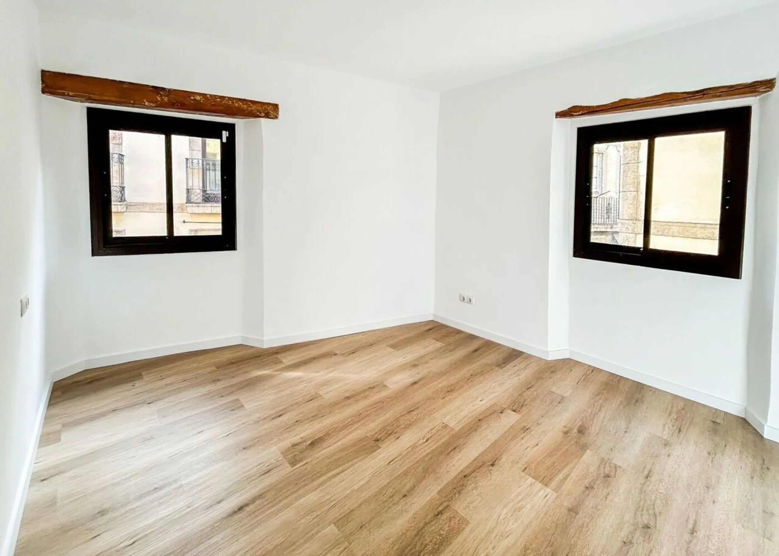 Renovated apartment with private terrace in El Born, Barcelona