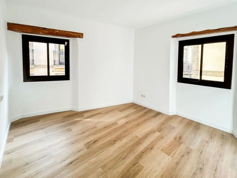 Renovated apartment with private terrace in El Born, Barcelona