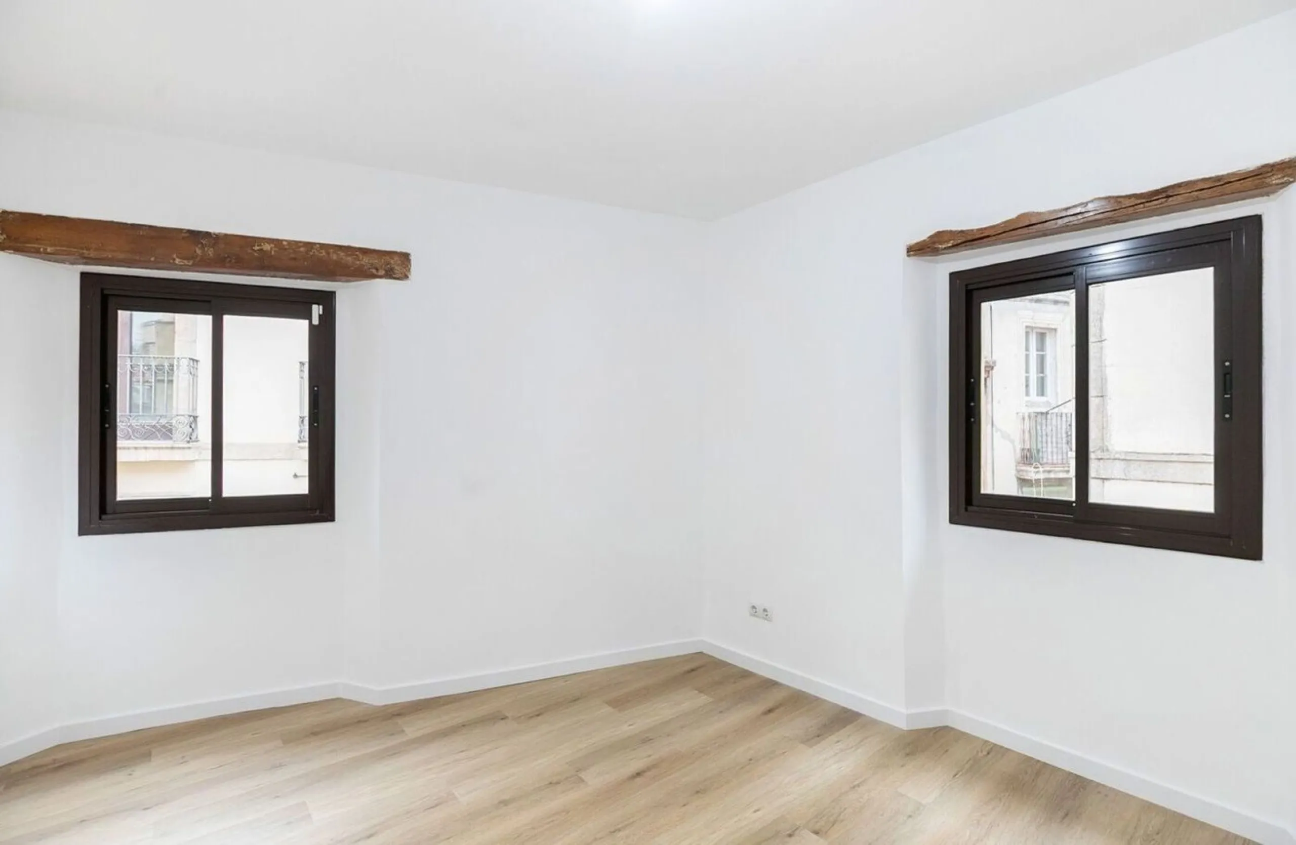 Renovated apartment with private terrace in El Born, Barcelona