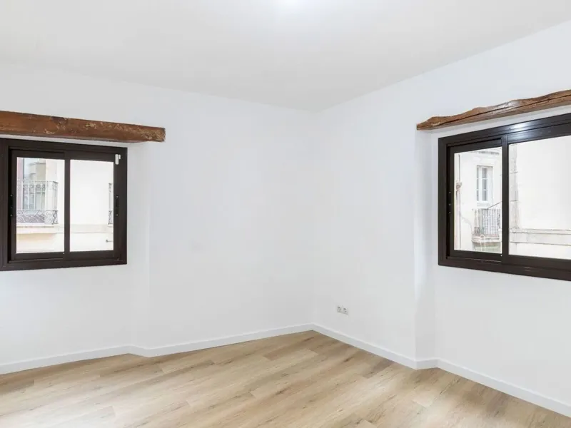 Renovated apartment with private terrace in El Born, Barcelona