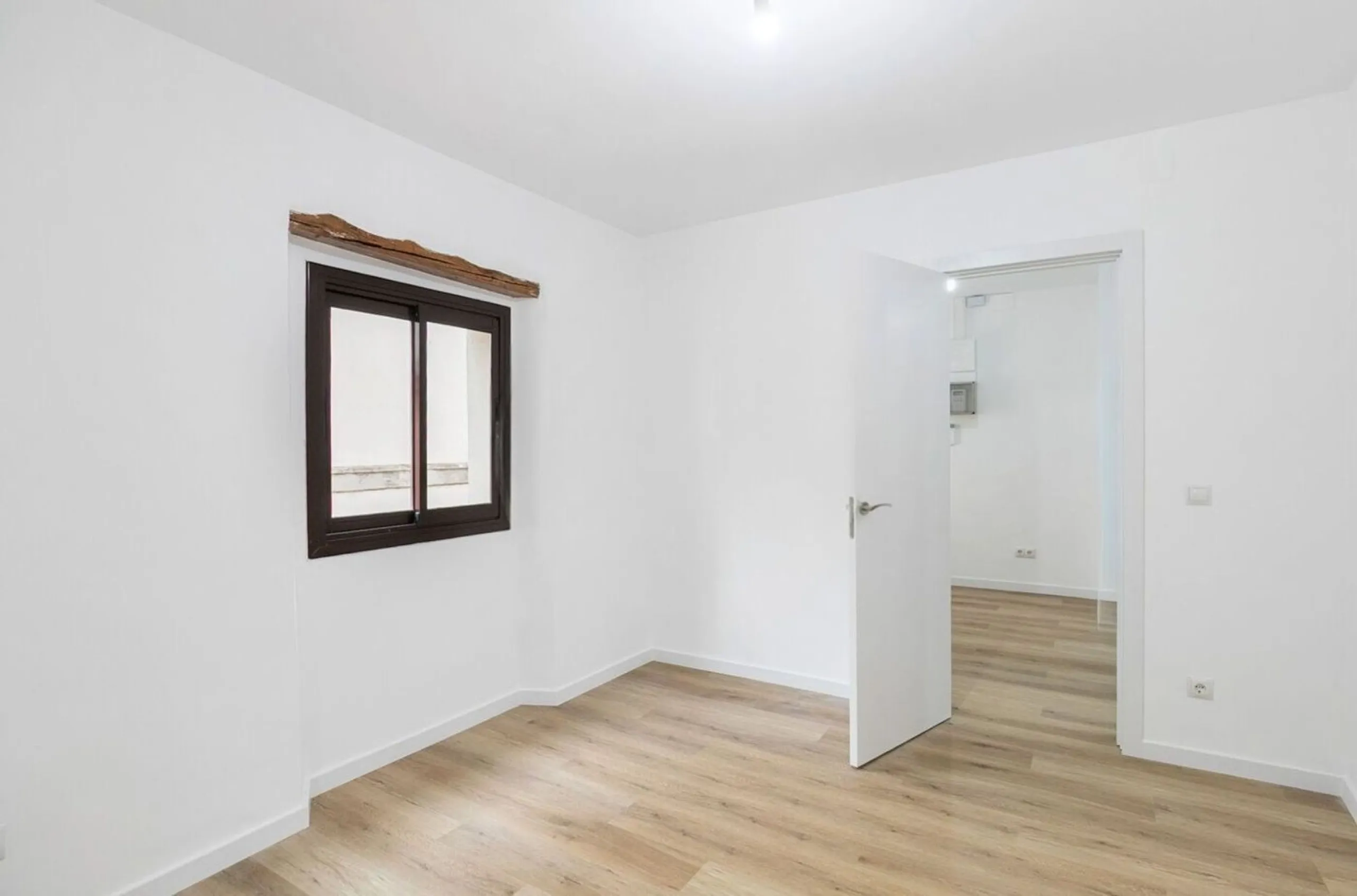 Renovated apartment with private terrace in El Born, Barcelona