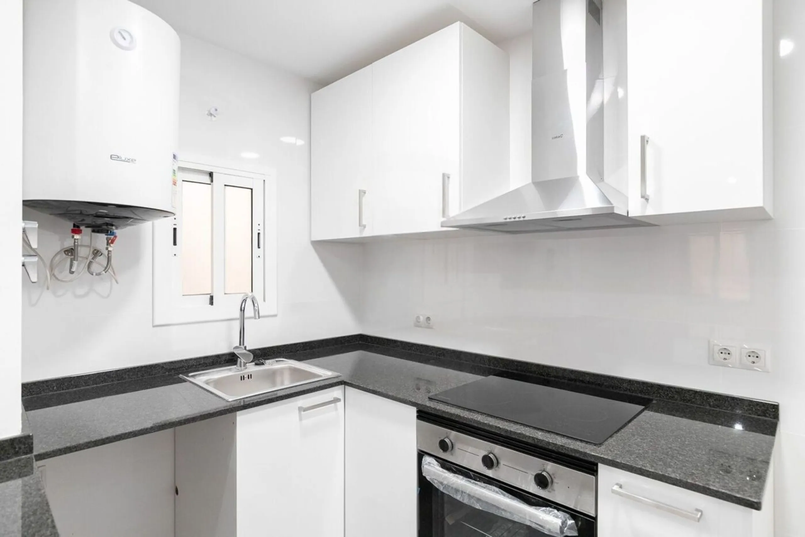 Renovated apartment with private terrace in El Born, Barcelona