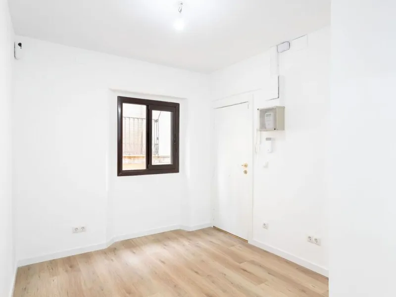 Renovated apartment with private terrace in El Born, Barcelona