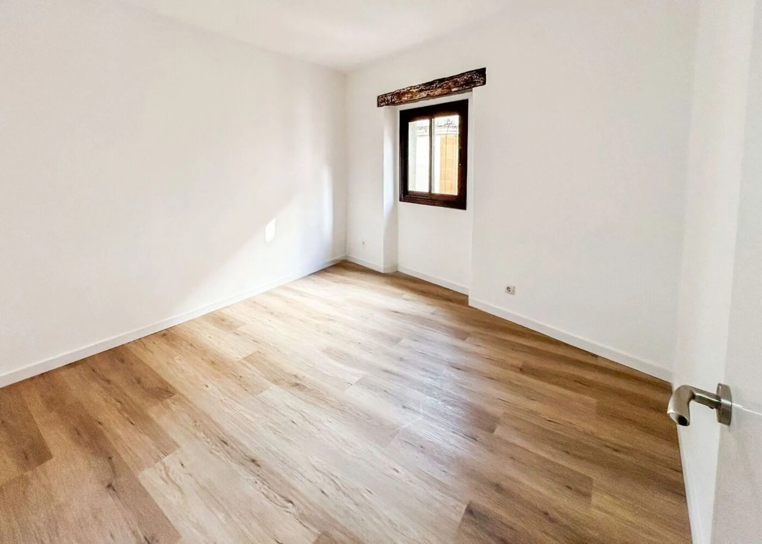 Renovated apartment with private terrace in El Born, Barcelona