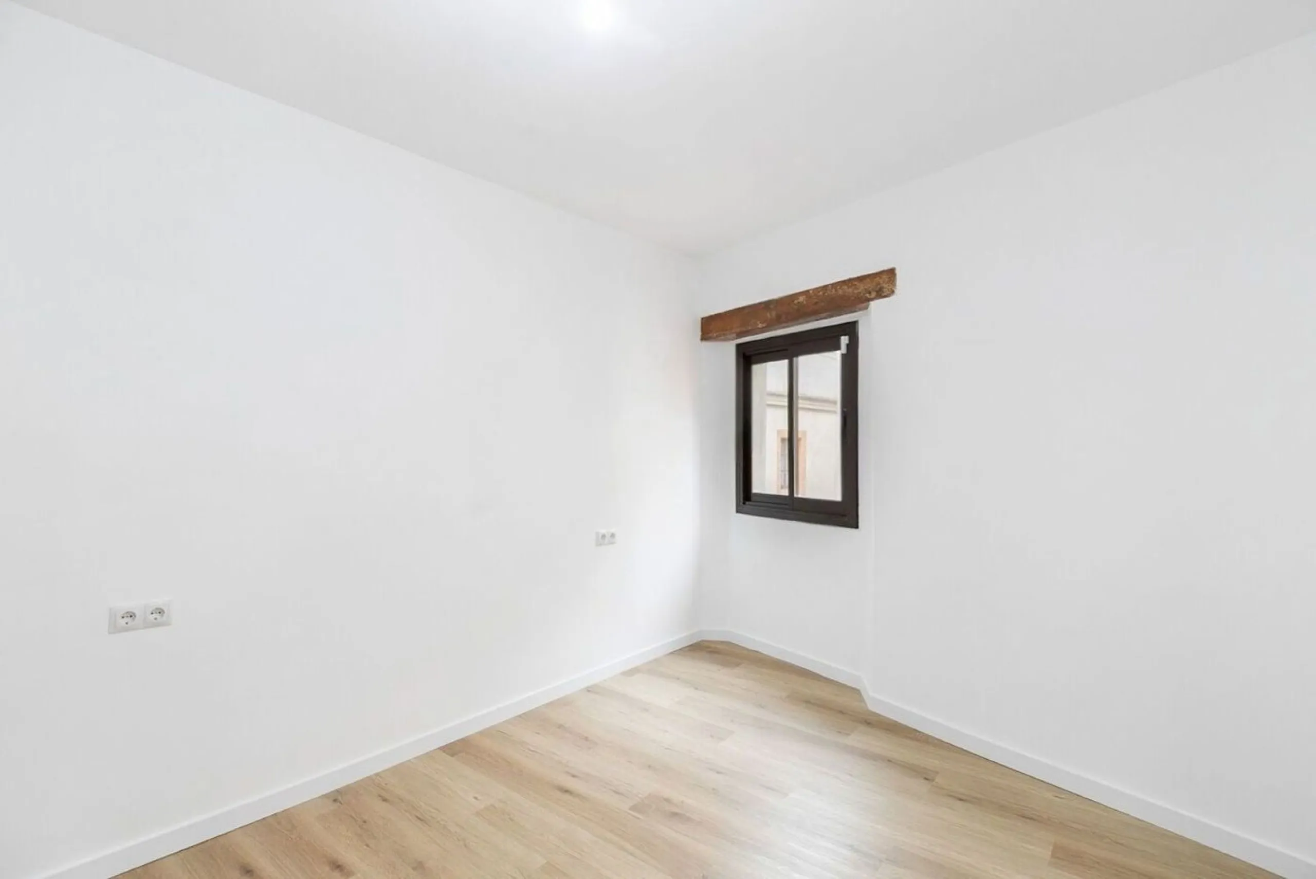 Renovated apartment with private terrace in El Born, Barcelona