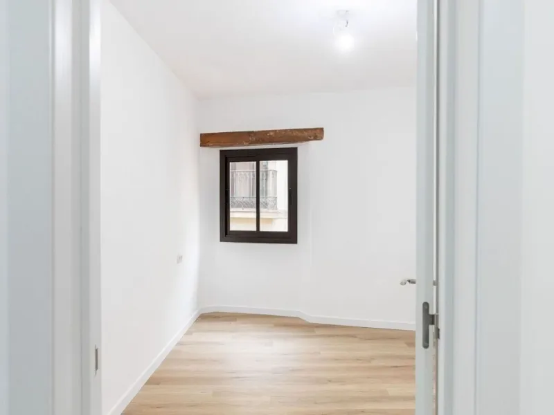 Renovated apartment with private terrace in El Born, Barcelona