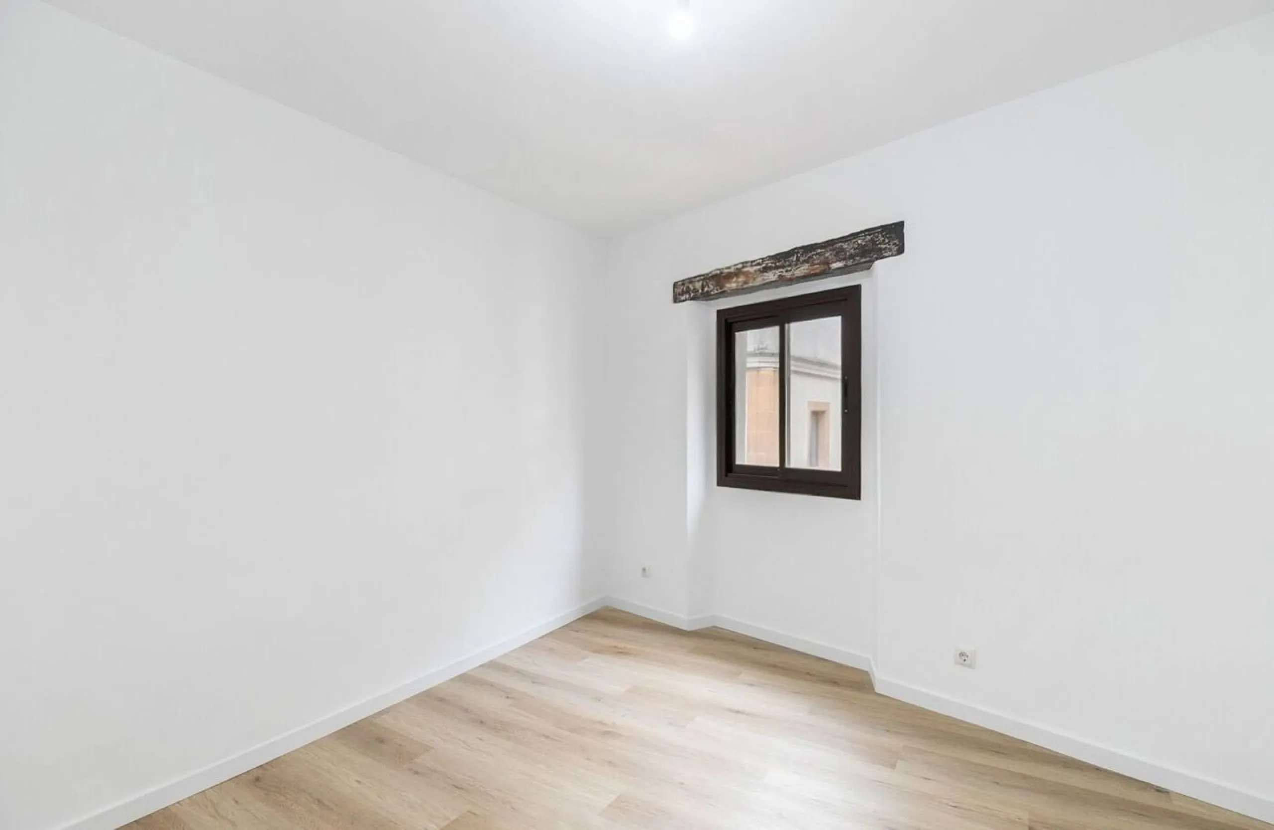 Renovated apartment with private terrace in El Born, Barcelona