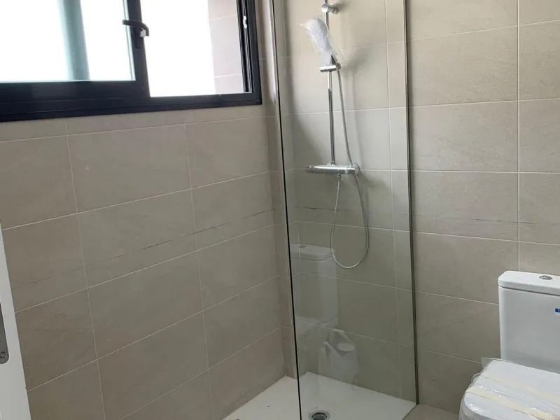 NEW BUILD MODERN VILLAS IN LA DUQUESA, MANILVA. & & New Build very bright modern villas with 4 bedrooms, 3 bathrooms, fully equipped kitchen, living-dining room, private swimming pool, private garden and parking area for two cars.& & The locat