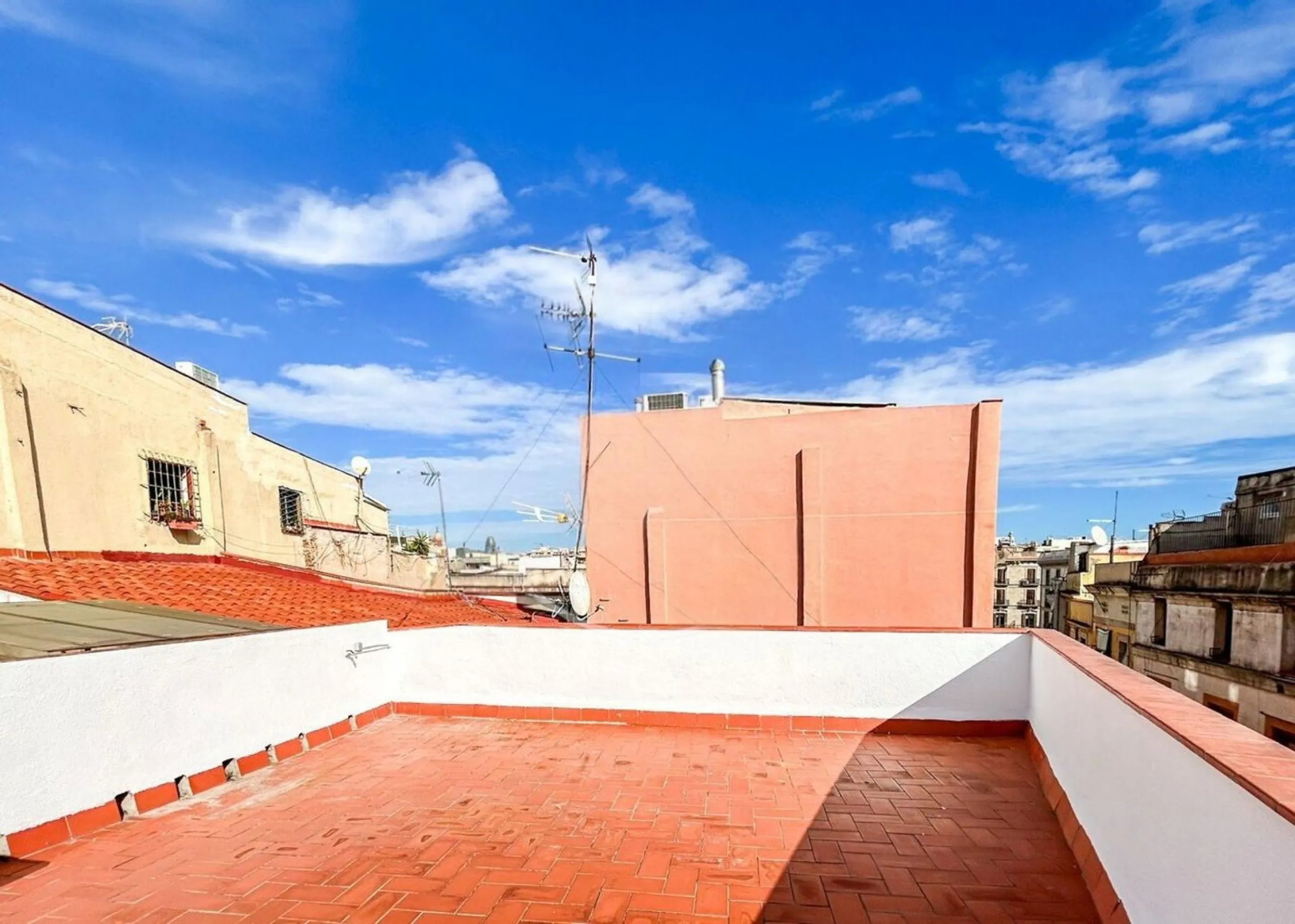 Renovated apartment with private terrace in El Born, Barcelona