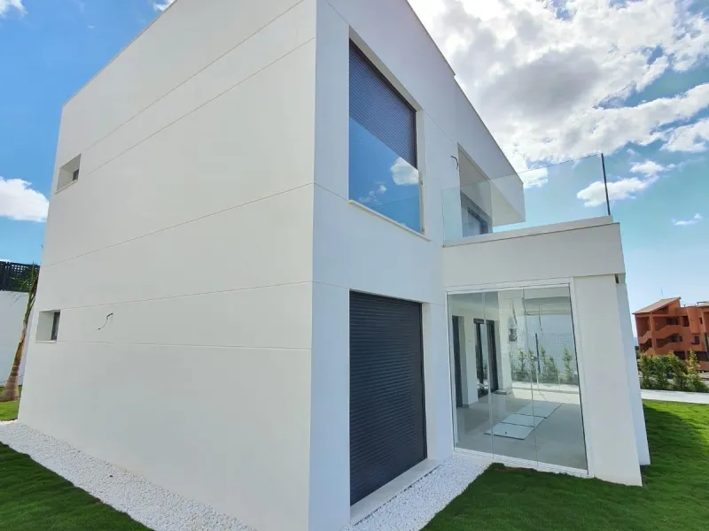 NEW BUILD MODERN VILLAS IN LA DUQUESA, MANILVA. & & New Build very bright modern villas with 4 bedrooms, 3 bathrooms, fully equipped kitchen, living-dining room, private swimming pool, private garden and parking area for two cars.& & The locat
