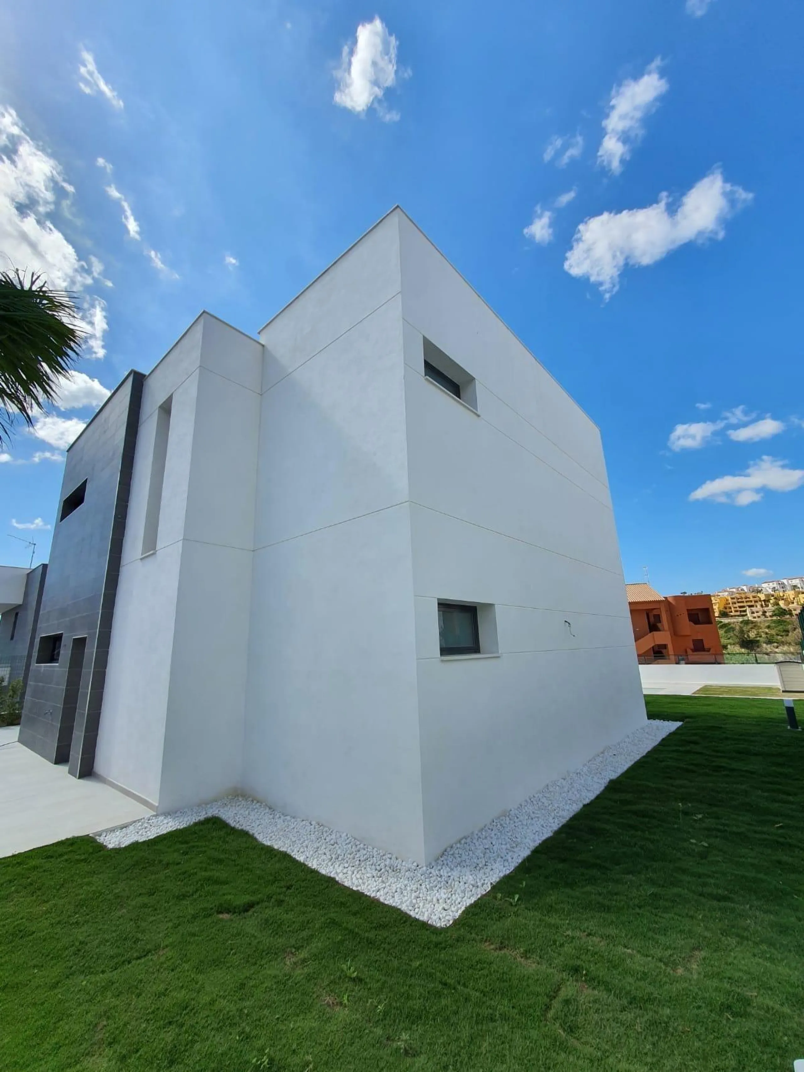NEW BUILD MODERN VILLAS IN LA DUQUESA, MANILVA. & & New Build very bright modern villas with 4 bedrooms, 3 bathrooms, fully equipped kitchen, living-dining room, private swimming pool, private garden and parking area for two cars.& & The locat