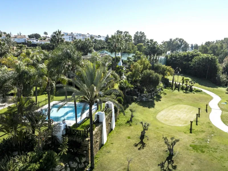 Exclusive New Build Villas in Estepona next to El Campanario Golf& & Contemporary luxury in a privileged location on the Costa del Sol& Discover a unique development of 14 designer villas located in one of the most exclusive areas between Marbell