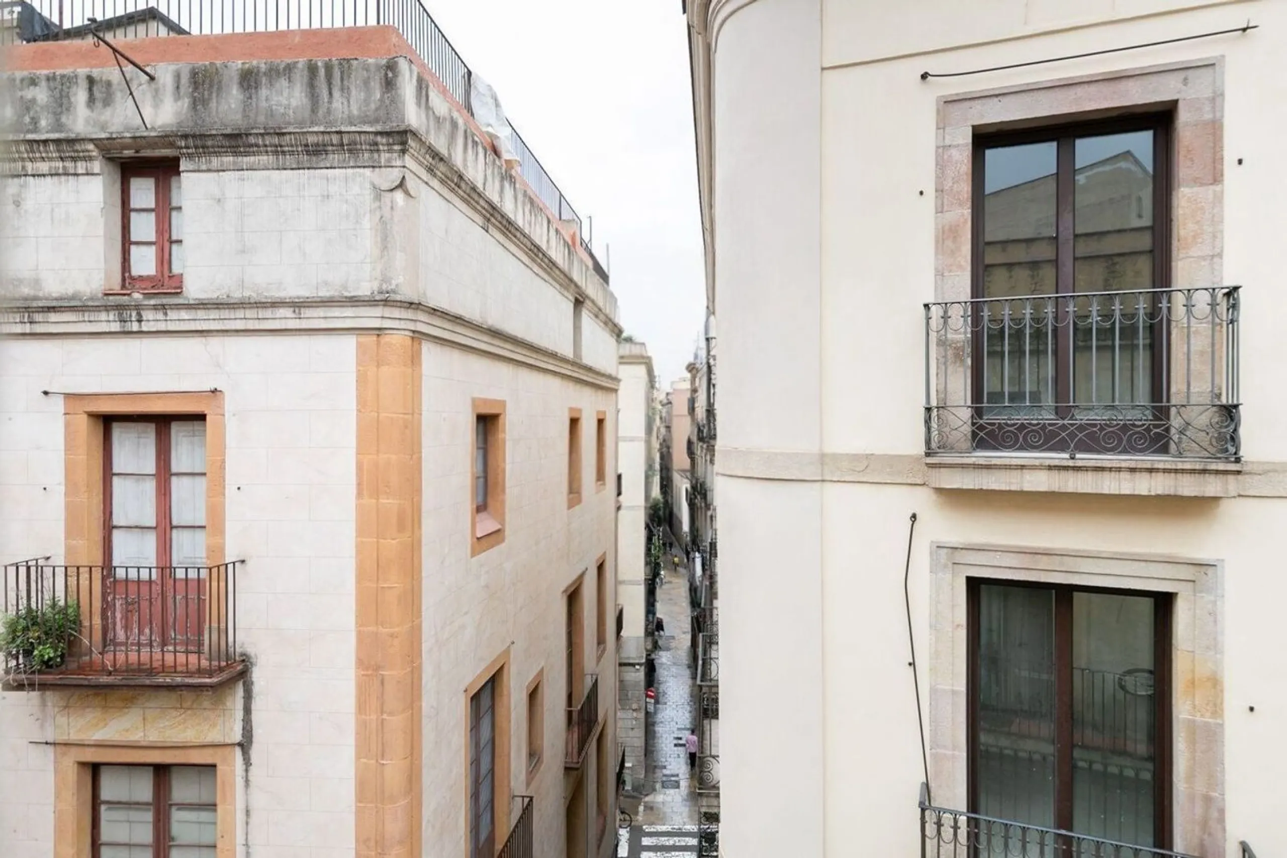 Renovated apartment with private terrace in El Born, Barcelona