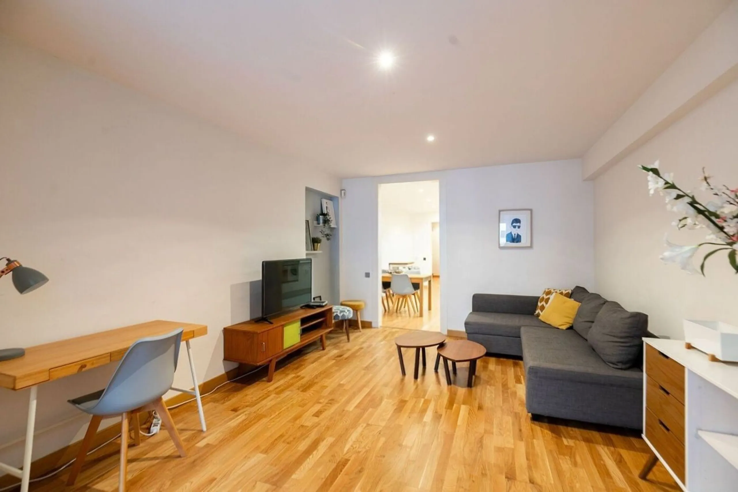 Renovated furnished apartment in El Born, Barcelona
