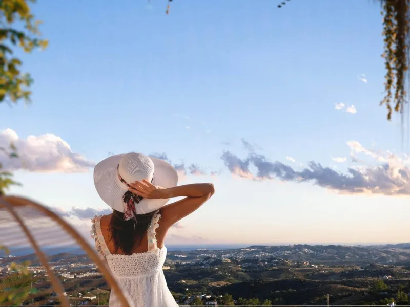 NEW BUILD RESIDENTIAL COMPLEX IN MIJAS& & New Build unique residential complex where you can relax and enjoy life to the fullest. Quality, nature, comfort and innovation are the principles that guide and inspire the design of 50 flats divided into 3
