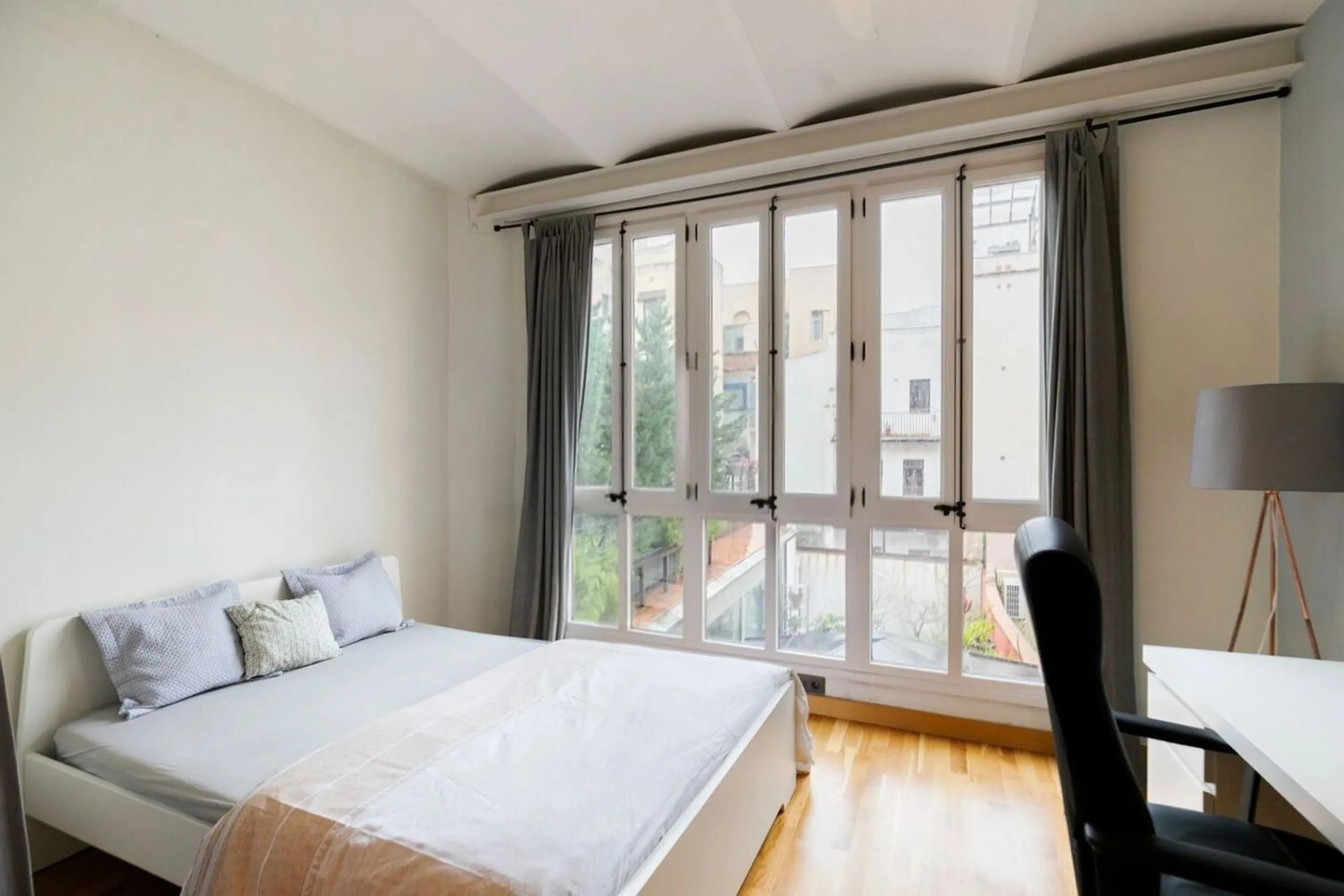 Renovated furnished apartment in El Born, Barcelona