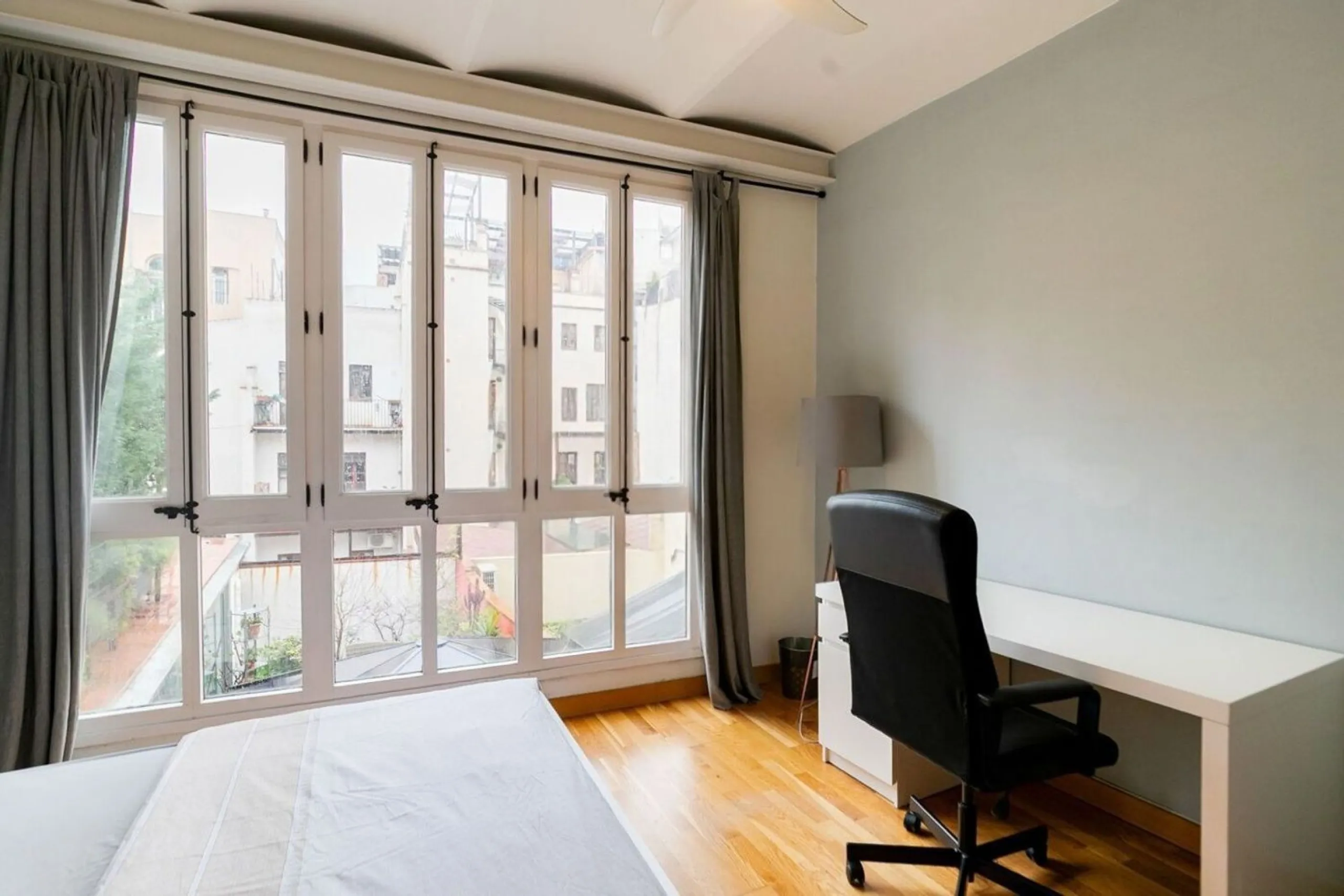 Renovated furnished apartment in El Born, Barcelona