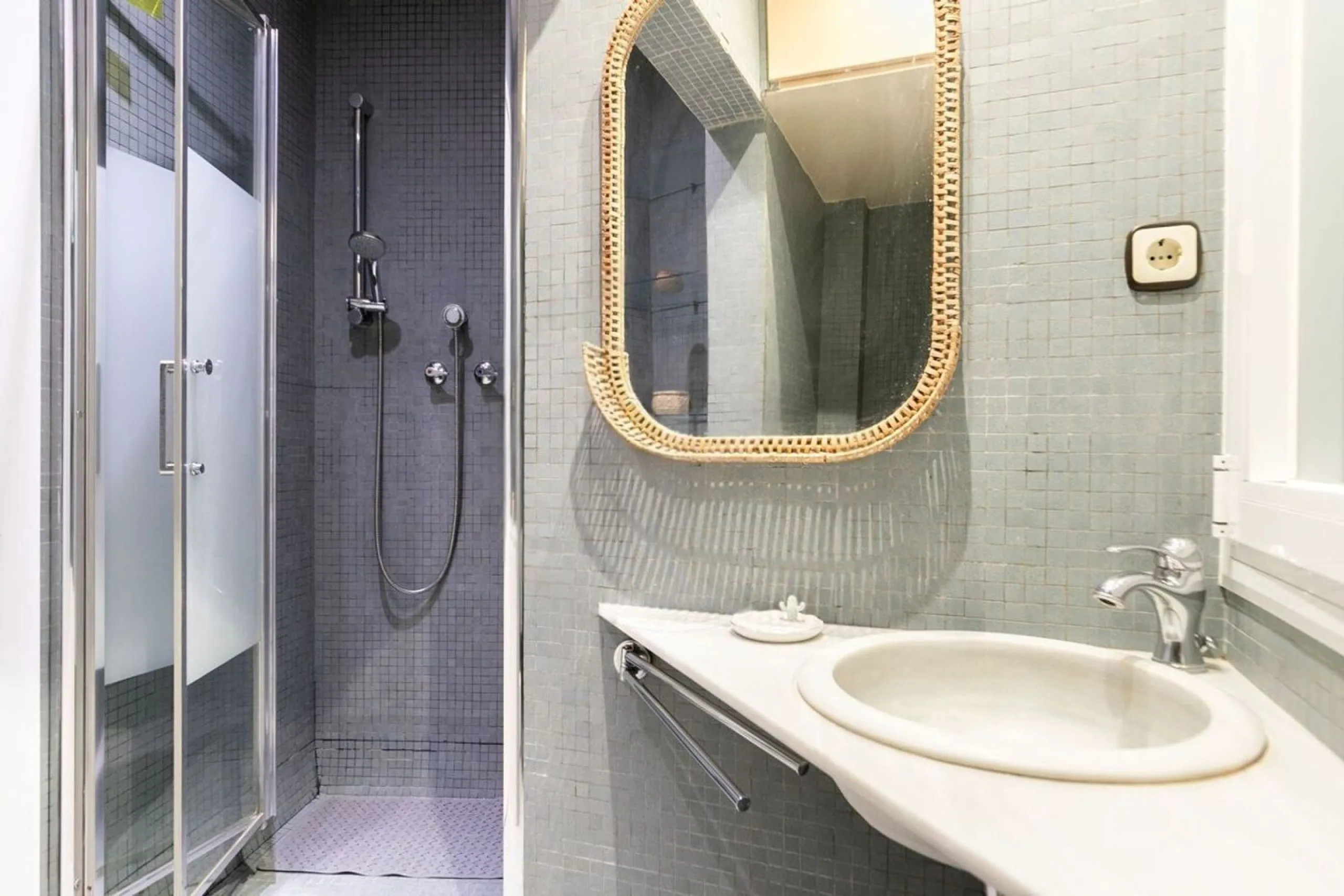Renovated furnished apartment in El Born, Barcelona