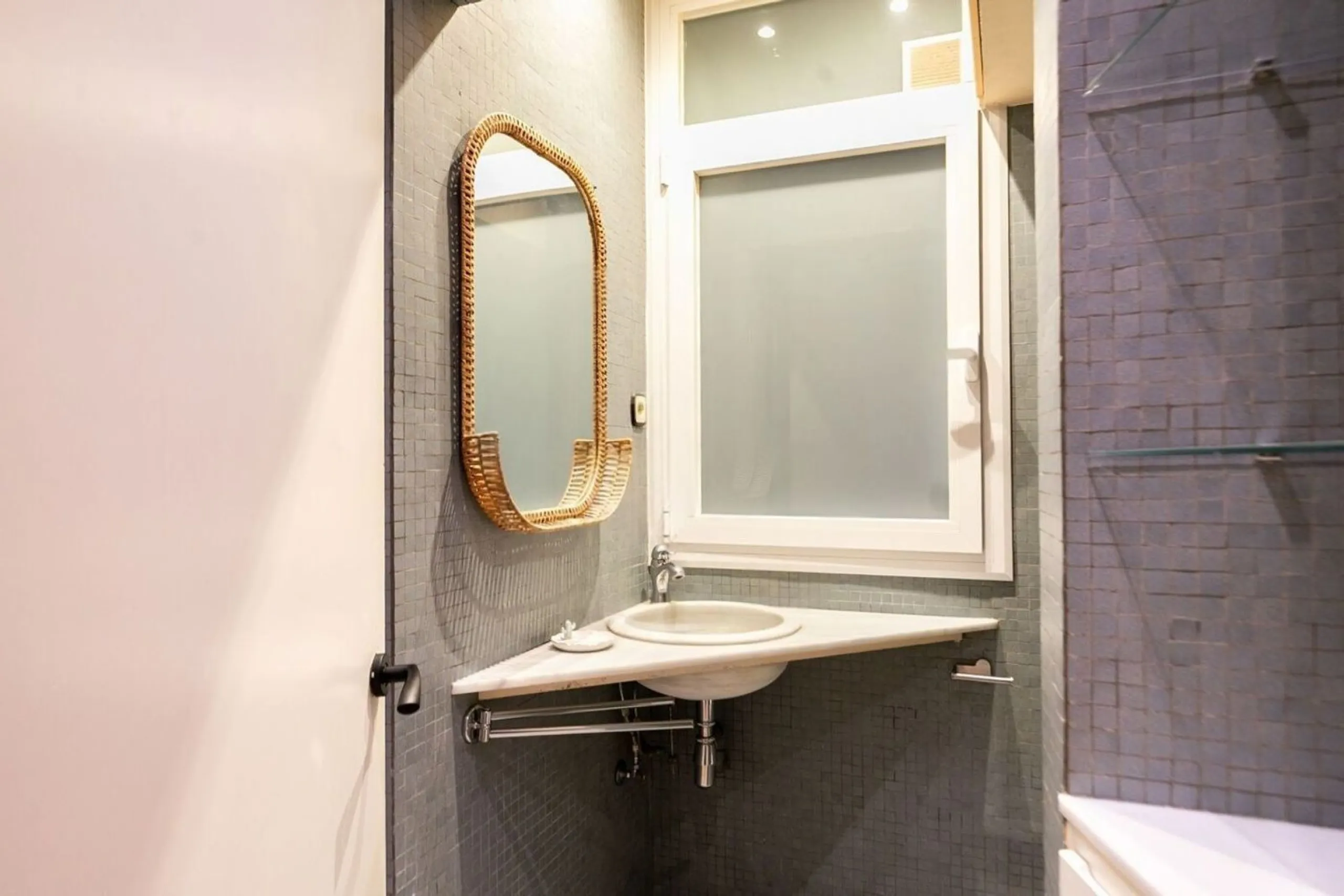 Renovated furnished apartment in El Born, Barcelona