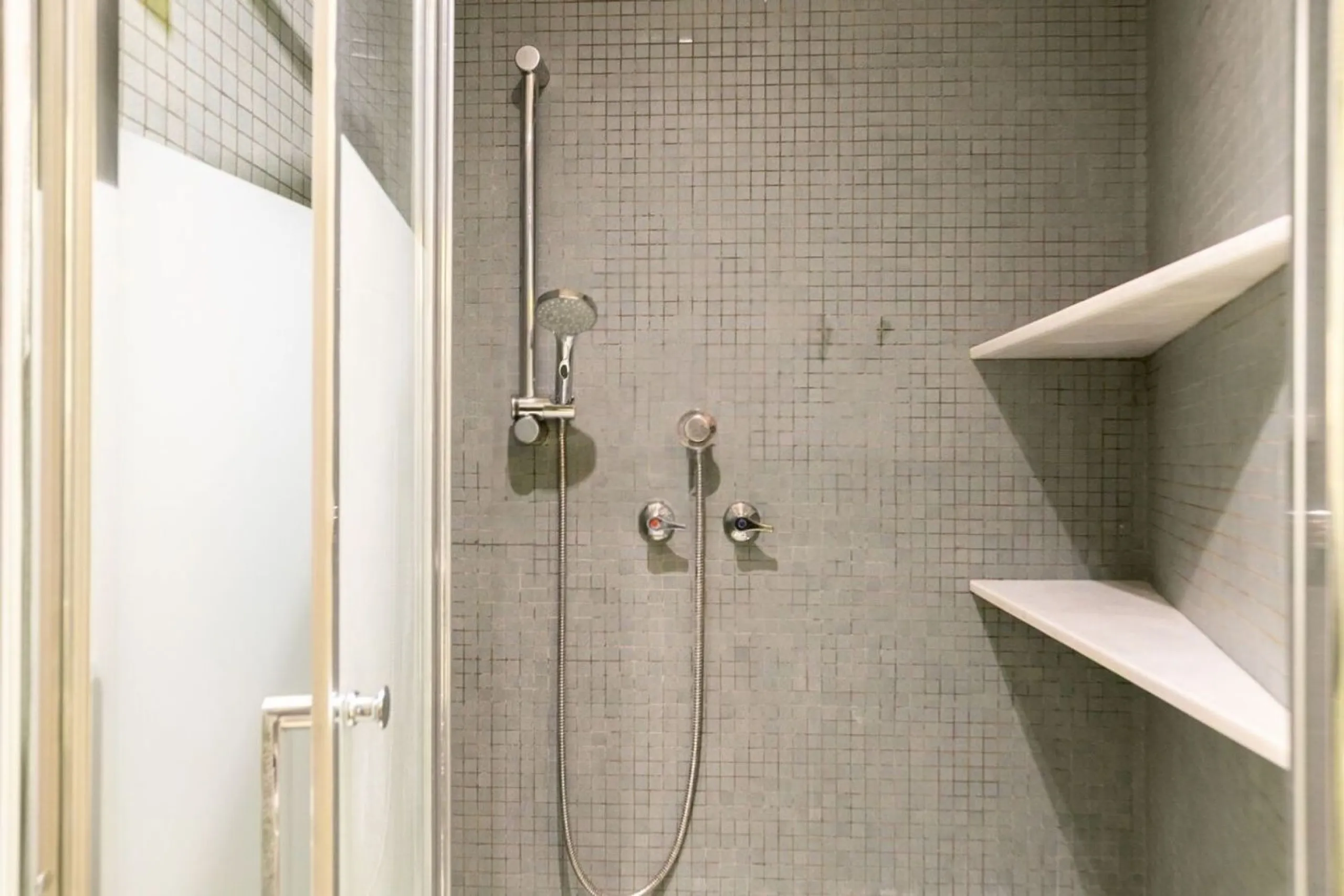 Renovated furnished apartment in El Born, Barcelona