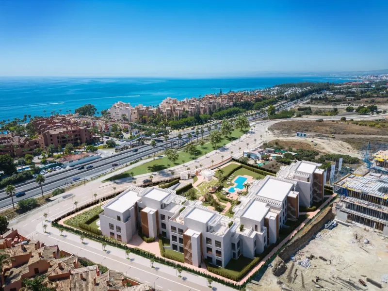 NEW BUILD RESIDENTIAL COMPLEX IN ESTEPONA& & New Build residential located in Estepona, one of the most popular and prominent towns on the Costa del Sol. In the surrounding areas of this place are some of the most prestigious golf courses in Europe,